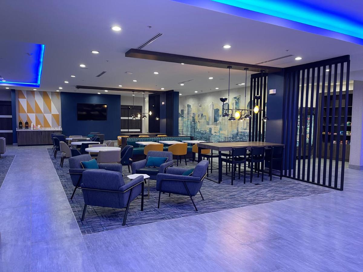 La Quinta Inn & Suites By Wyndham Dallas/Fairpark Buitenkant foto