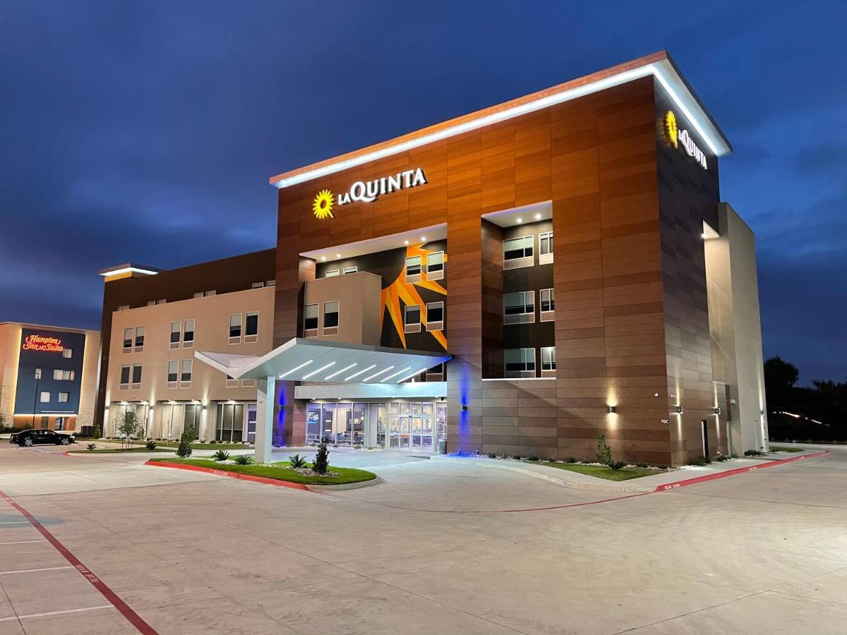 La Quinta Inn & Suites By Wyndham Dallas/Fairpark Buitenkant foto