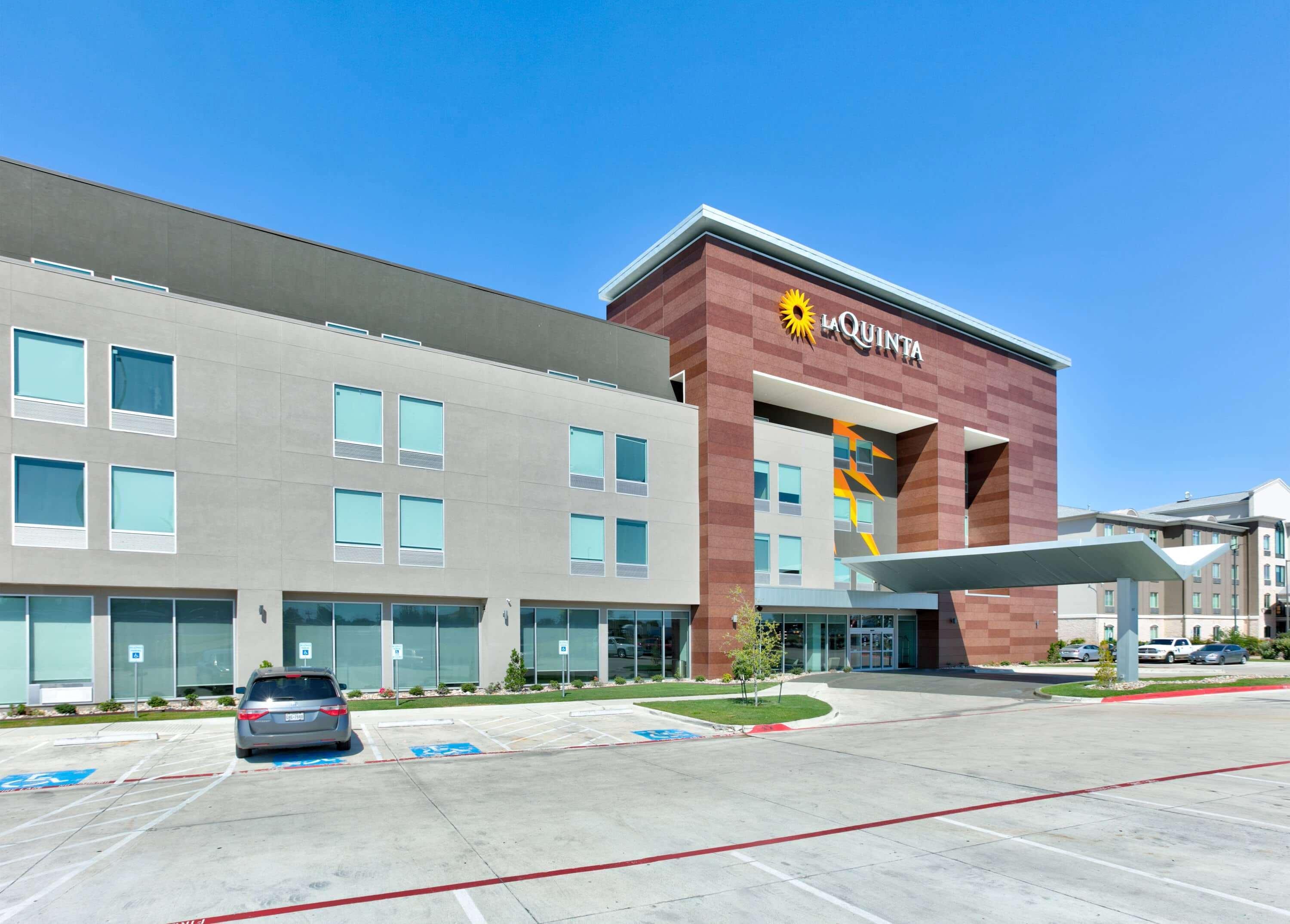 La Quinta Inn & Suites By Wyndham Dallas/Fairpark Buitenkant foto