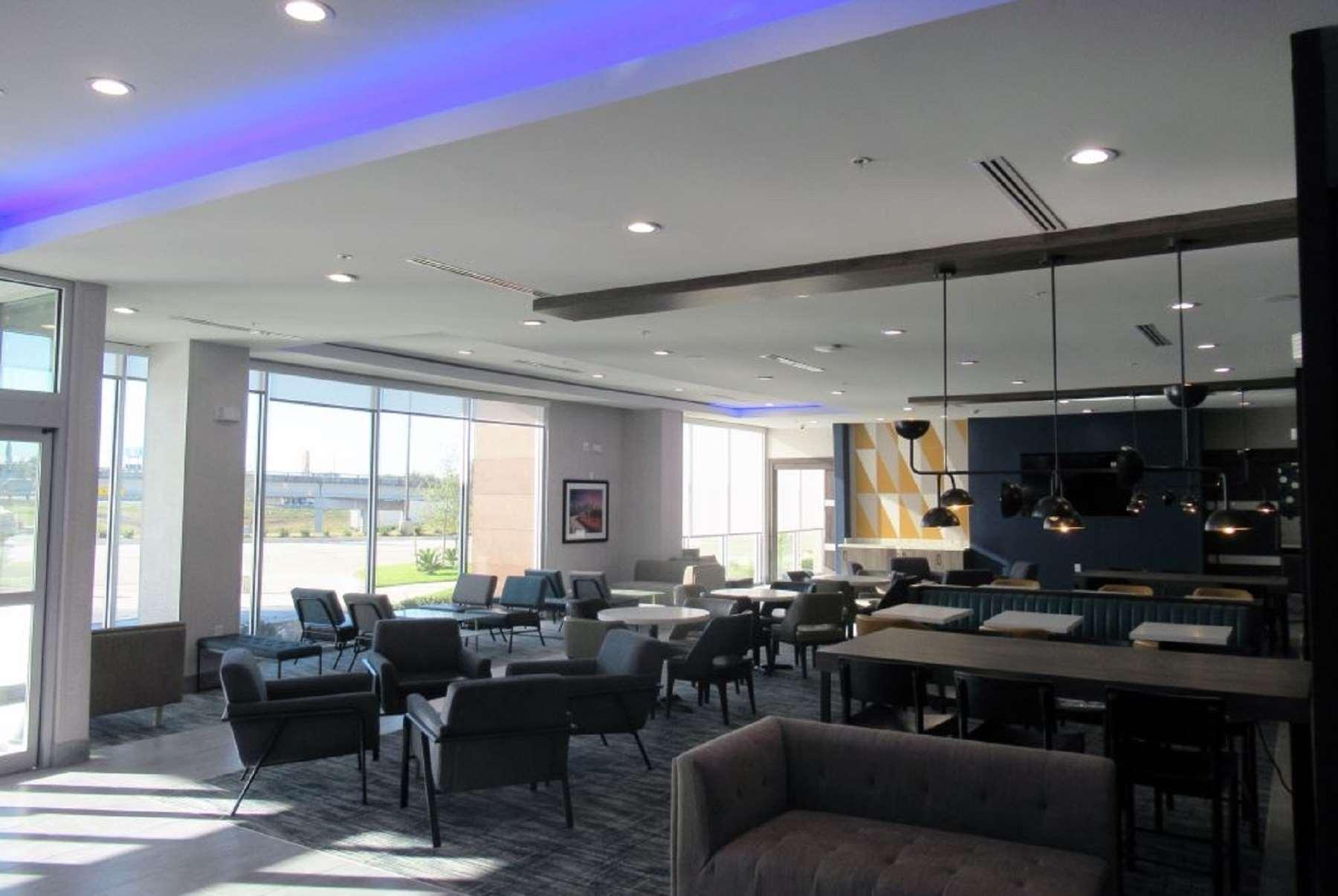 La Quinta Inn & Suites By Wyndham Dallas/Fairpark Buitenkant foto