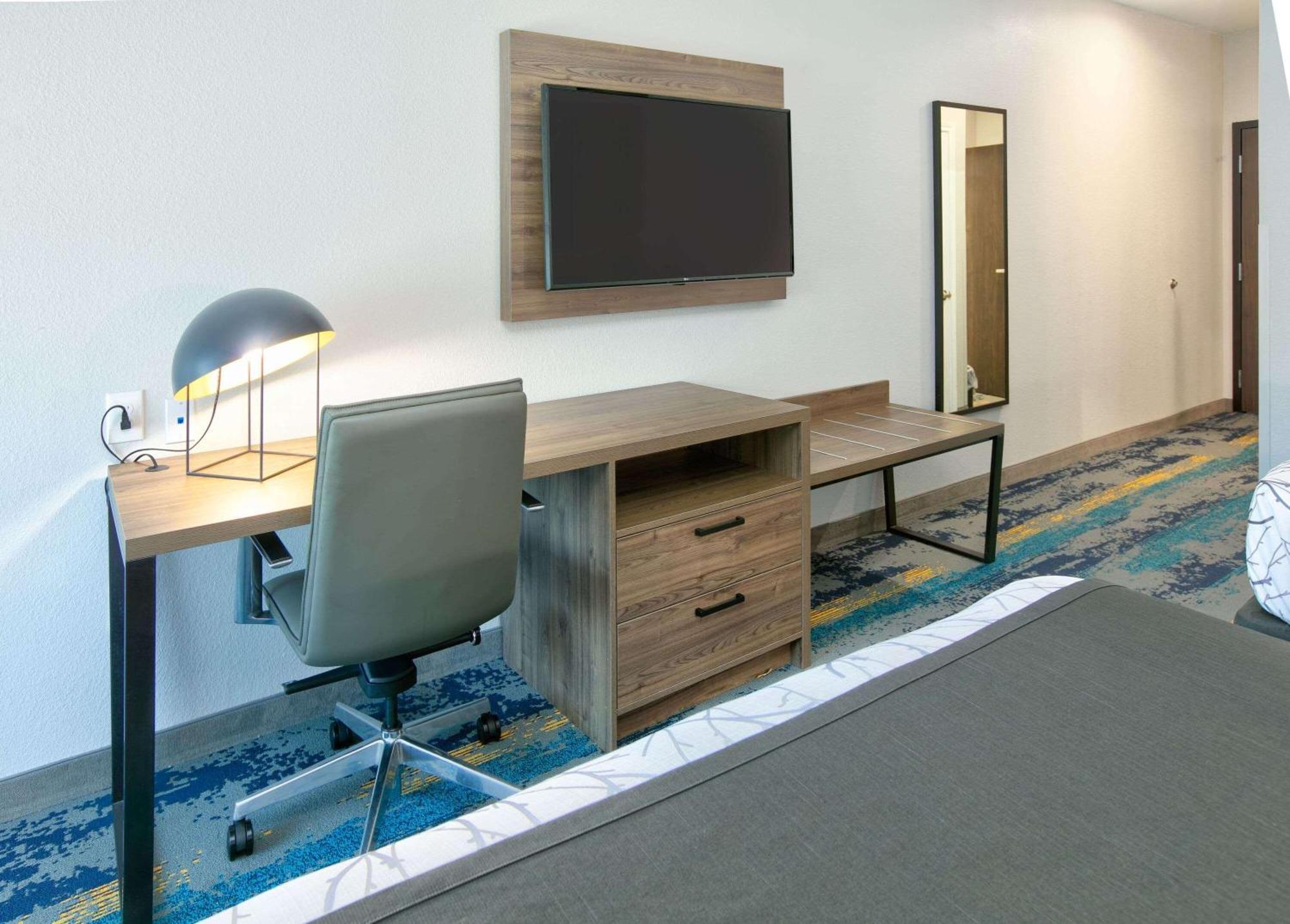 La Quinta Inn & Suites By Wyndham Dallas/Fairpark Buitenkant foto